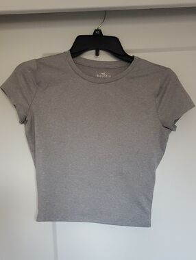 Hollister Women's Heather Gray Crewneck Crop Tee